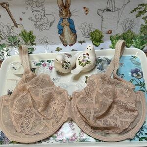 Wacoal beige underwire lacy bra - 38H